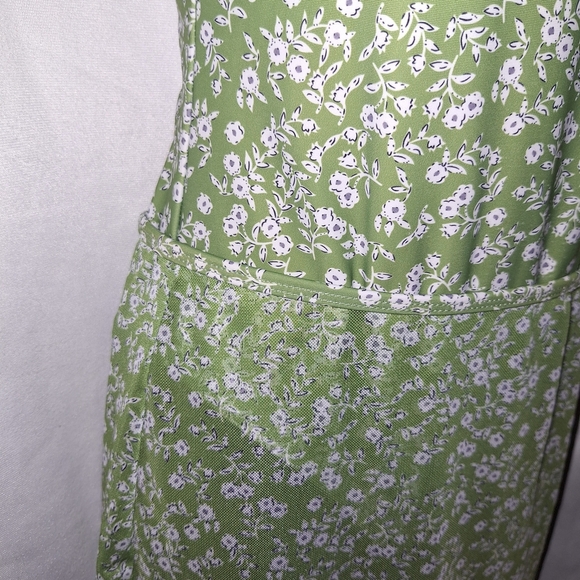 SHEIN Green and White Floral Swimsuit - Picture 6 of 7